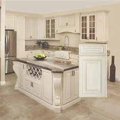 Charlestonin valkoiset keittiökaapit